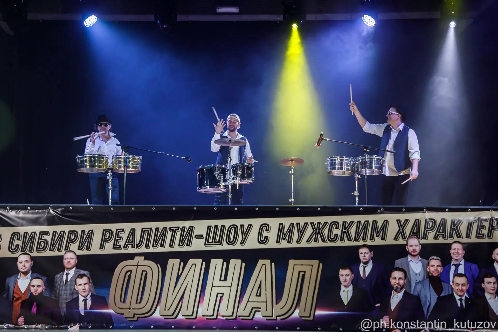 Барабанщики Drumashow на сцене